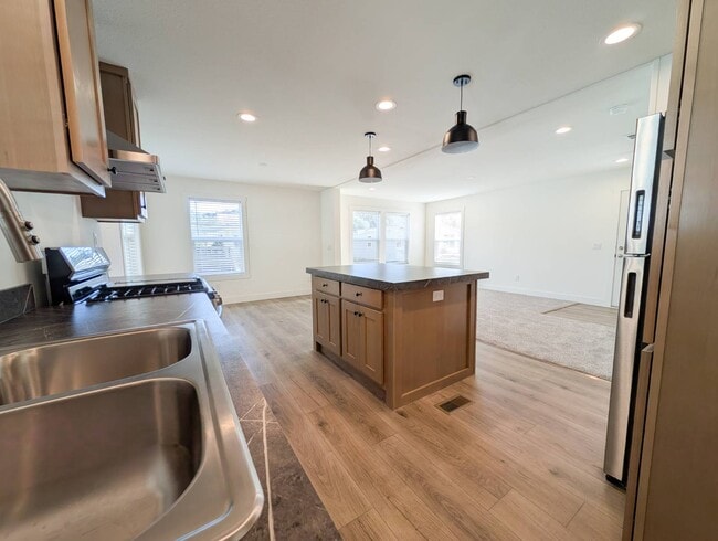 Building Photo - 400 Sulphur Bank Dr