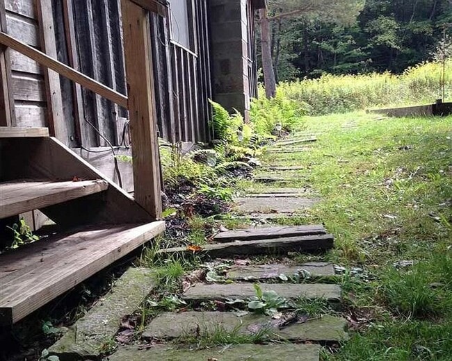 Building Photo - Cozy 3-Bedroom Home with Private Yard in Livingston Manor for November 1st!