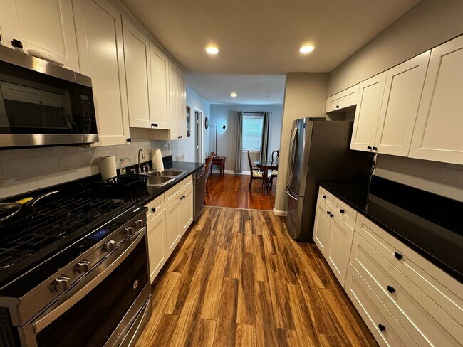 Building Photo - Spacious Furnished 4BR Home with Prime Location Near Marymount and Metro