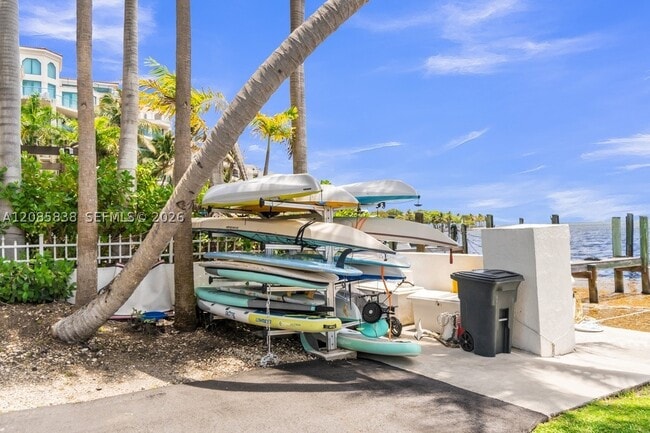Building Photo - 1600 S Bayshore Ln