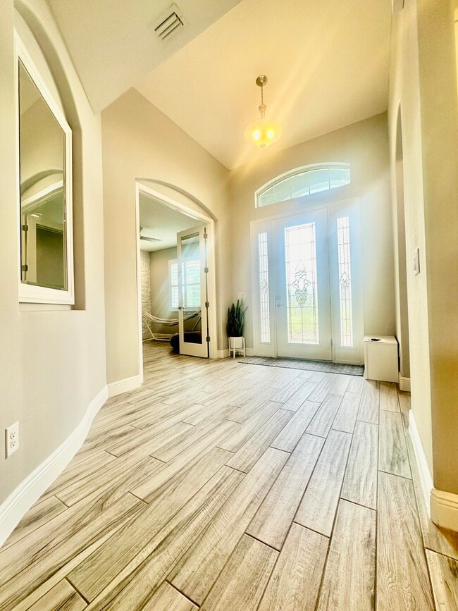 Building Photo - 3044 Trasona Dr