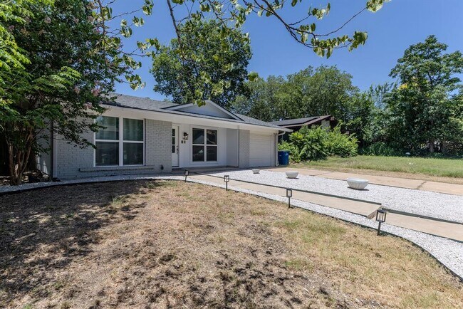 Building Photo - 501 Arbor Ln
