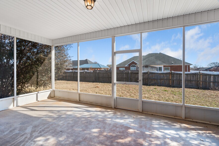 Building Photo - 119 Daventry Ln