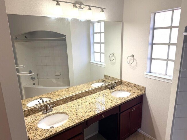 Building Photo - 114 Vista Verdi Cir