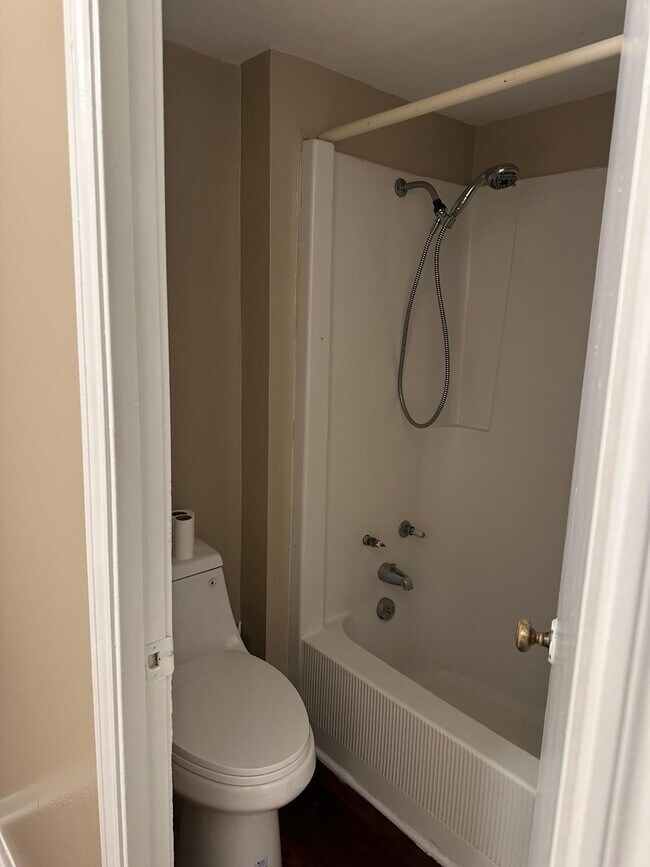 Building Photo - 800 Travis St