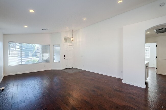 Building Photo - YEAR END MOVE IN SPECIAL!  NEWLY RENOVATED...