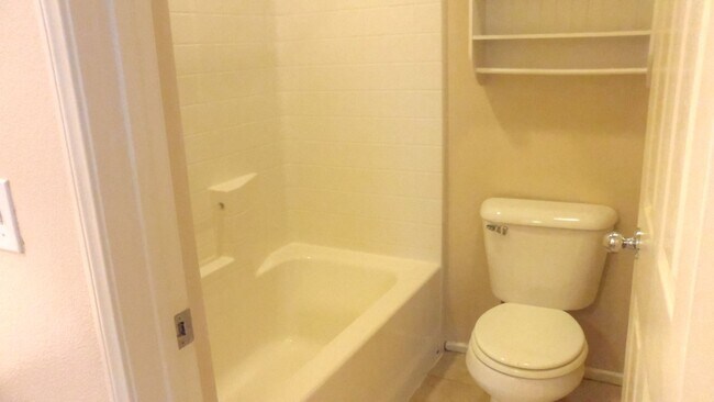 Building Photo - Charming 2 Bed/2 Bath Townhouse In Redlands!