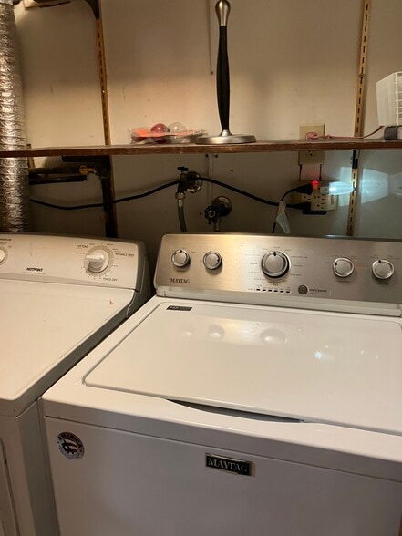 in-unit washer and dryer - 6344 Aurelia St