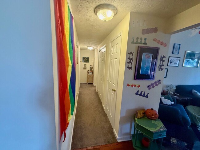 Building Photo - Eastside Home in Quiet Neighborhood