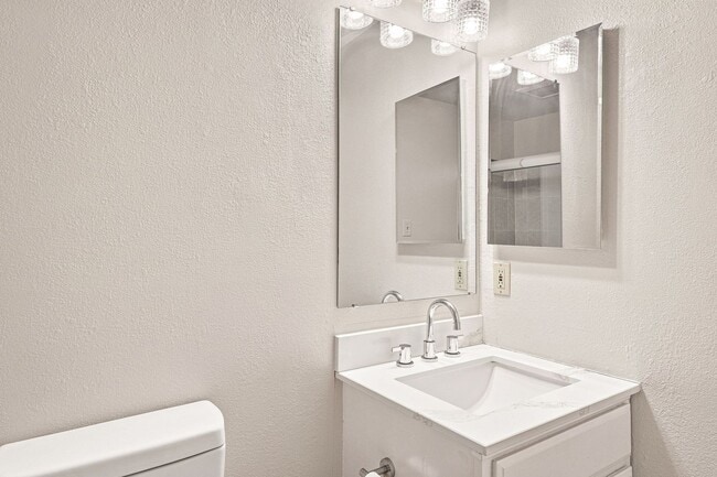 Building Photo - 6741 Altiplano Way
