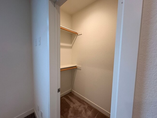 Building Photo - 2 Bed, 2.5 Bath in Anaheim!