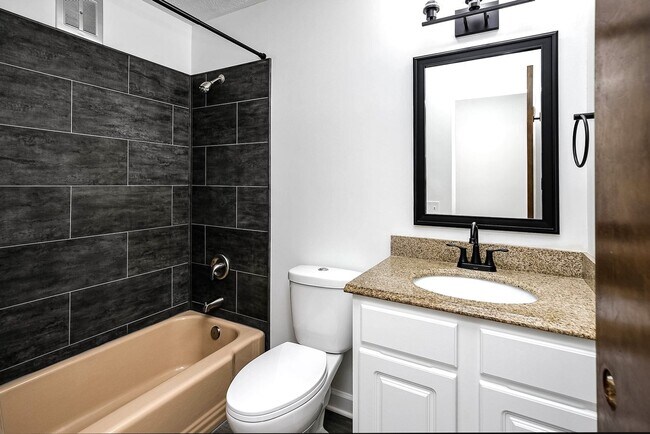 Building Photo - Amazing 2-Bedroom Apartment in Millard!
