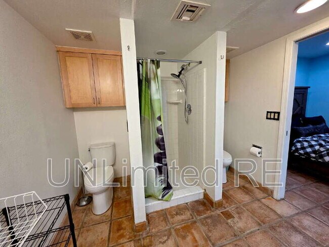 Building Photo - 3565 N Manor Rd