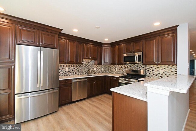 Building Photo - 604 Ascot Ct