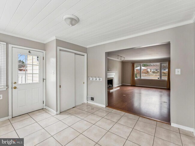 Building Photo - 3503 Maple Ct