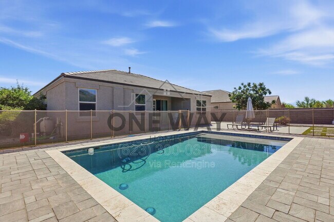 Building Photo - 30558 W Clarendon Ave