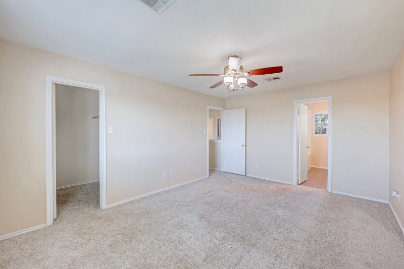 Building Photo - 1005 Easy Cove