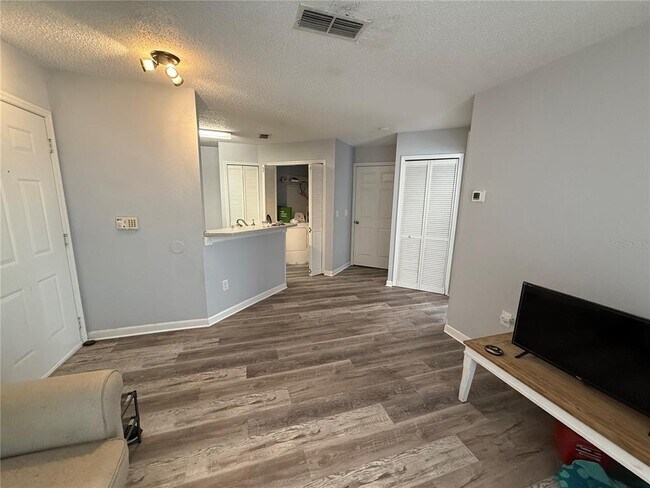 Building Photo - 3705 SW 27th St