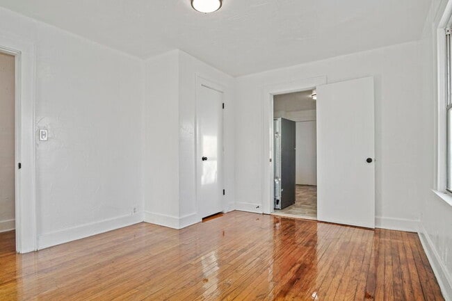 Building Photo - 1524 NE 8th St