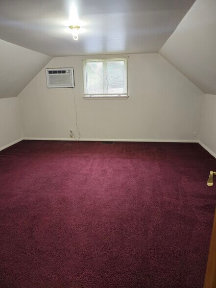 Building Photo - 712 S Brittain Ave