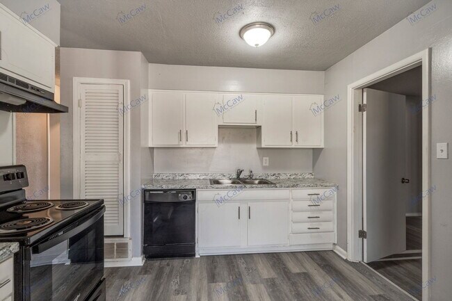 Building Photo - 811 Vogel St