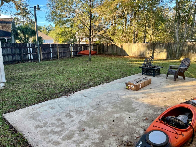 Building Photo - 73639 Diamondhead Dr N