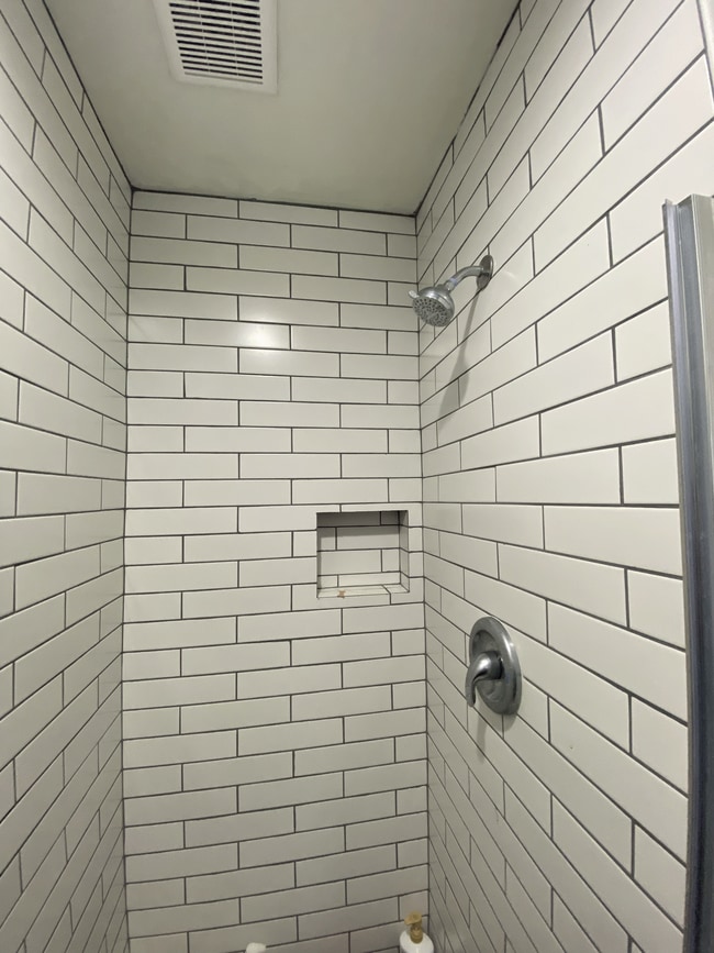 Building Photo - 330 S Farmer Ave