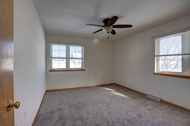 Building Photo - 6101-6103