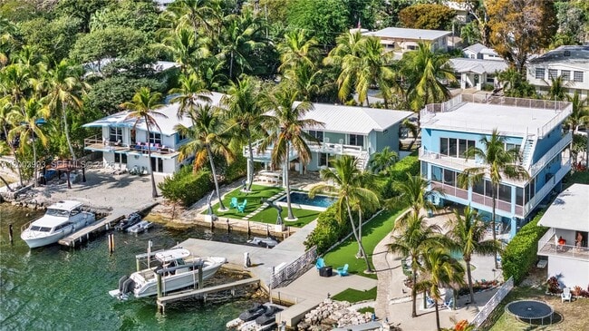 Building Photo - 69 Shoreland Dr