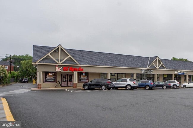 Building Photo - 5813 Fifer Dr