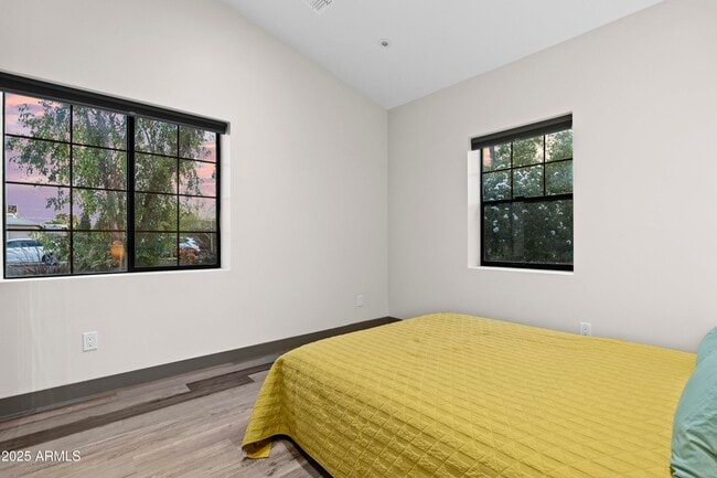 Building Photo - 358 E Whitton Ave
