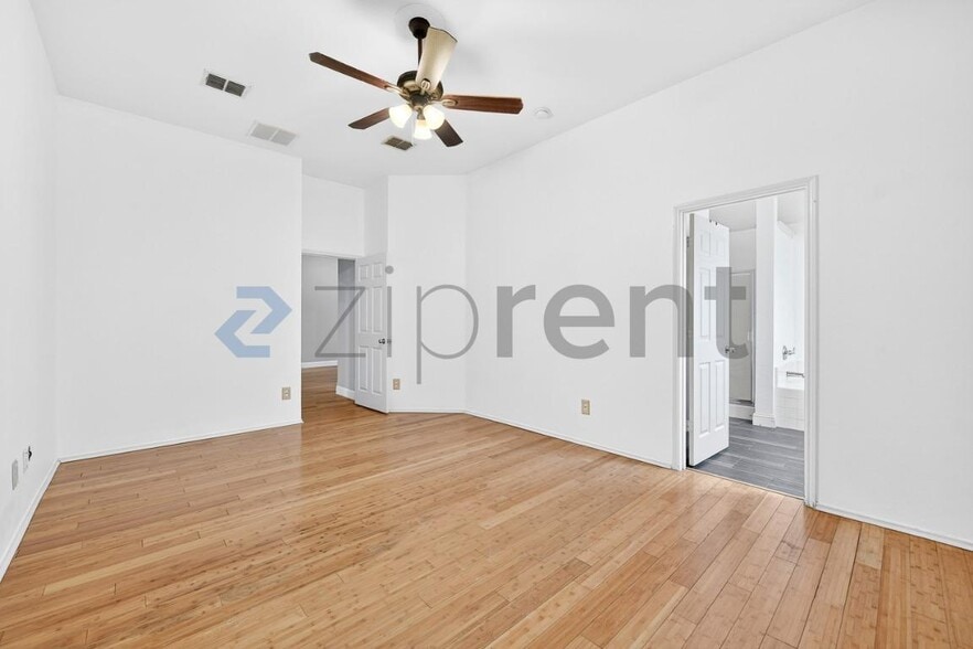 Building Photo - 1042 Grimes Dr