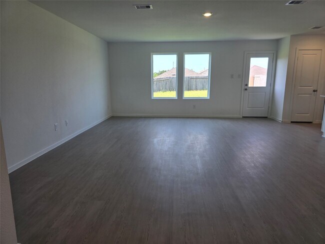 Building Photo - 25446 Carnation Ct