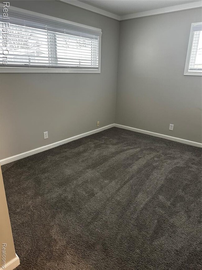 Building Photo - 38 Kenyon Dr