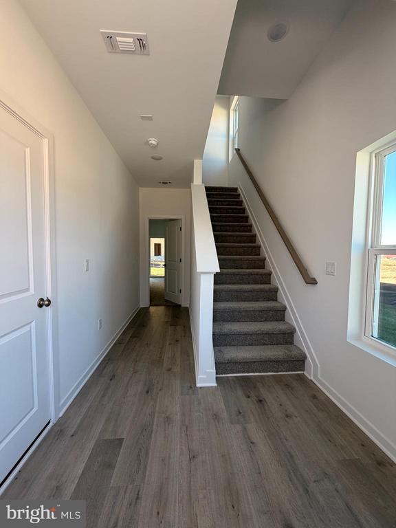 Building Photo - 49 Basswood St