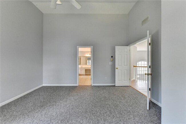 Building Photo - 2835 Crestmont Ct