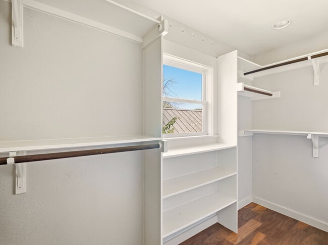 Building Photo - 1705 W 11th St