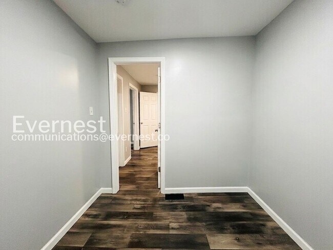 Building Photo - 303 Kirk Ave