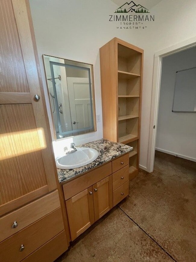 Building Photo - Modern 2 Bedroom Home in the Heart of Springfield!
