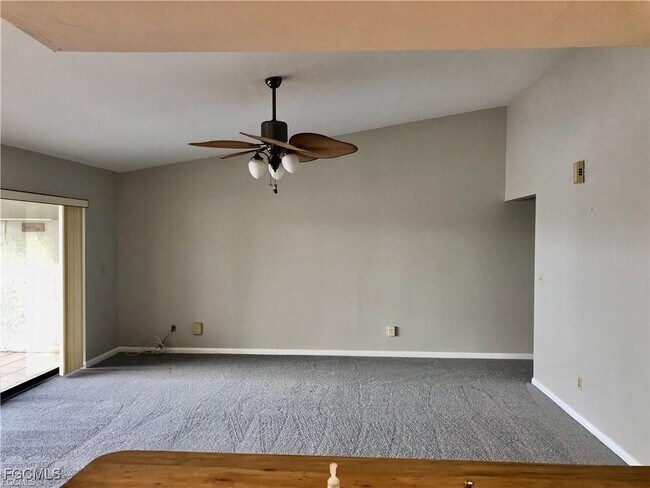 Building Photo - 4717 SW 13th Ave