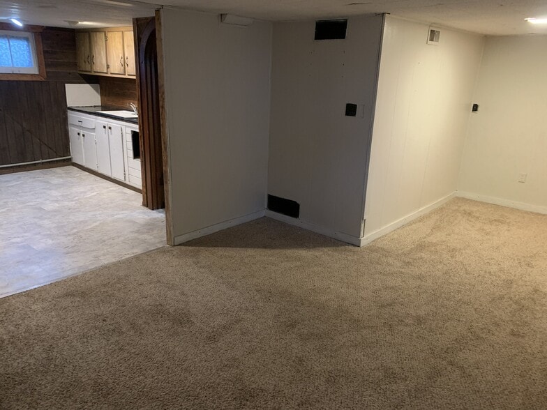 Entry/Living Room - 709 Farlow Ave