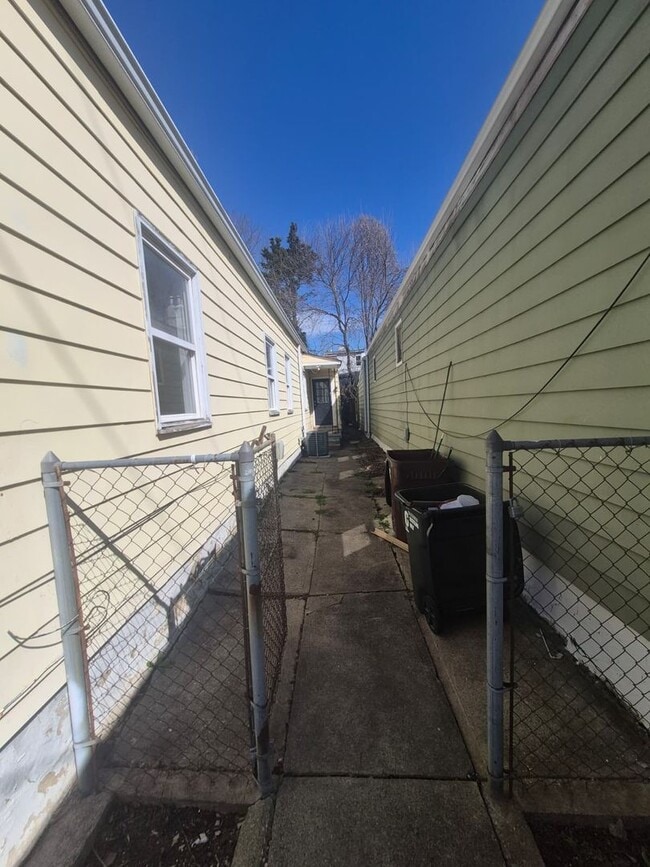 Building Photo - 1512 Kavanaugh St