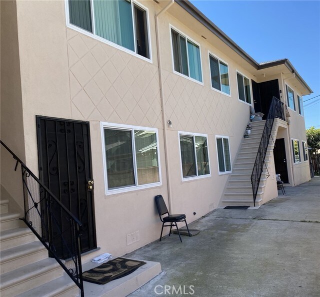 Building Photo - 1131 N Kenmore Ave