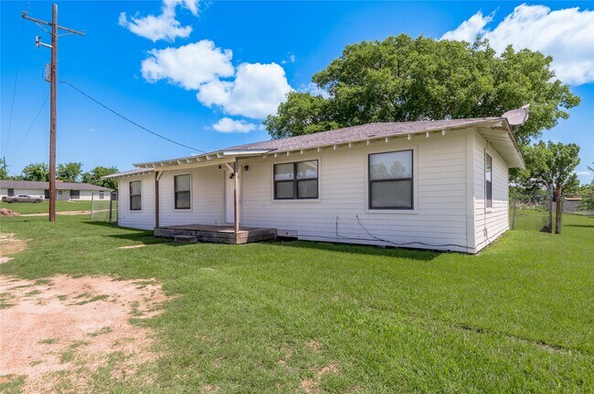 Building Photo - 2303 TX-19