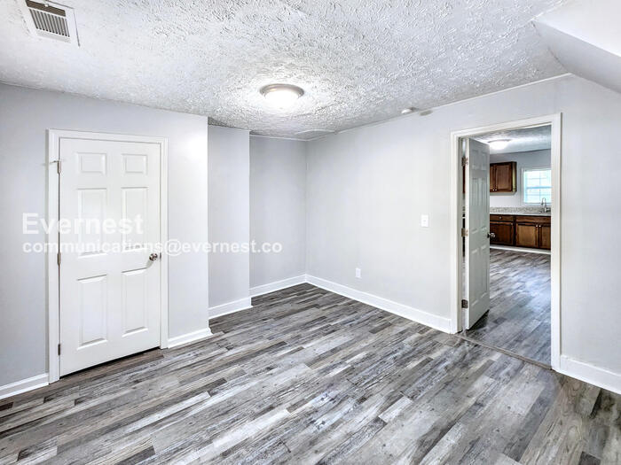 Building Photo - 306 Walker Dr