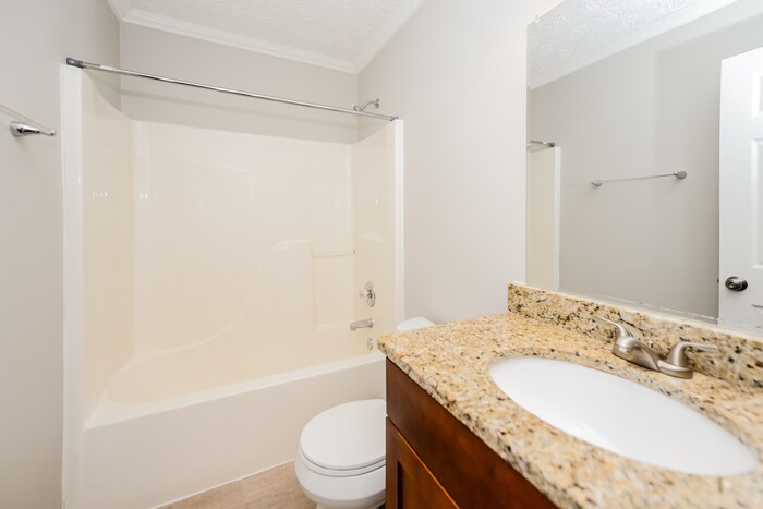 Building Photo - 700 Castlebrooke Dr SE