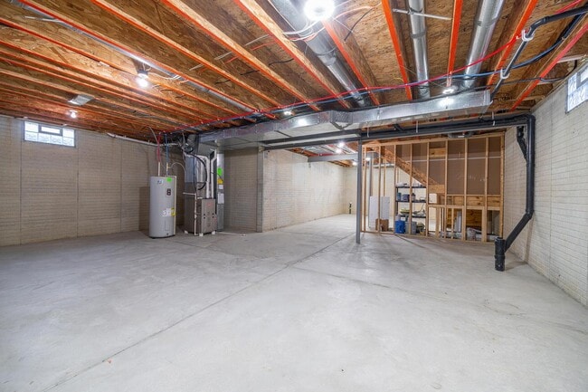 Building Photo - 4032 Stonehill Wy