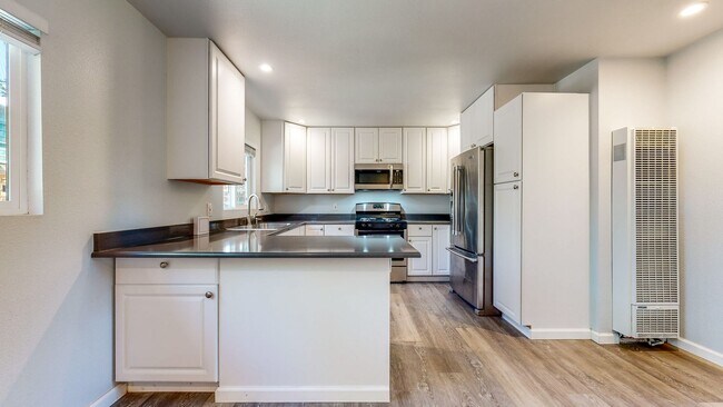 Building Photo - Gated and fully remodeled 1 bedroom 1 bath...