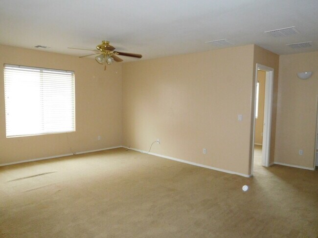 Building Photo - Huge 2700 SFT, Golf-view Community in Villages at Queen Creek!