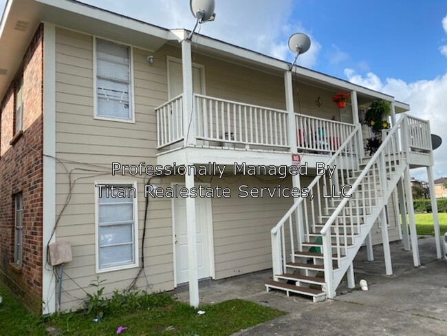 Primary Photo - 310 Vieux Orleans Cir